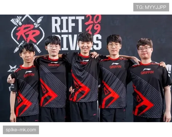 加维与拉菲尼亚状态回暖,联手表现引球迷热议 加维与拉菲尼亚状态回暖,联手表现引球迷热议