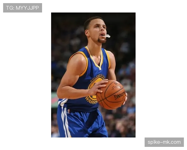 刷到斯蒂芬·库里在后院做饭，穿得像隔壁老王，但院子里那一排车把我看懵了