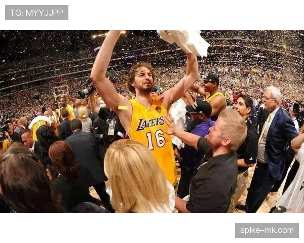 保罗·加索尔内线挡拆拉开空间提升球队进攻效率