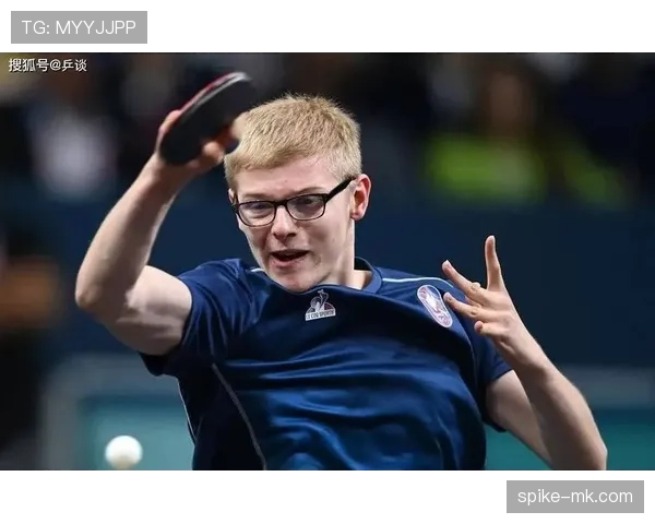 菲利克斯训练结束直接开豪车走人，跟普通人根本不是一个世界